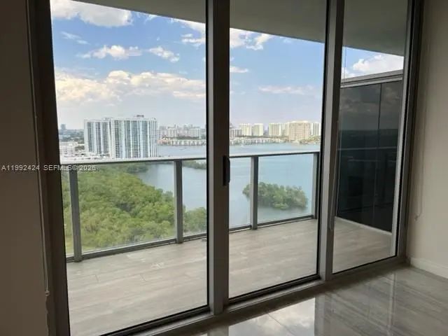 4 of 19 - 16385 Biscayne Boulevard #2206, North Miami Beach, FL
