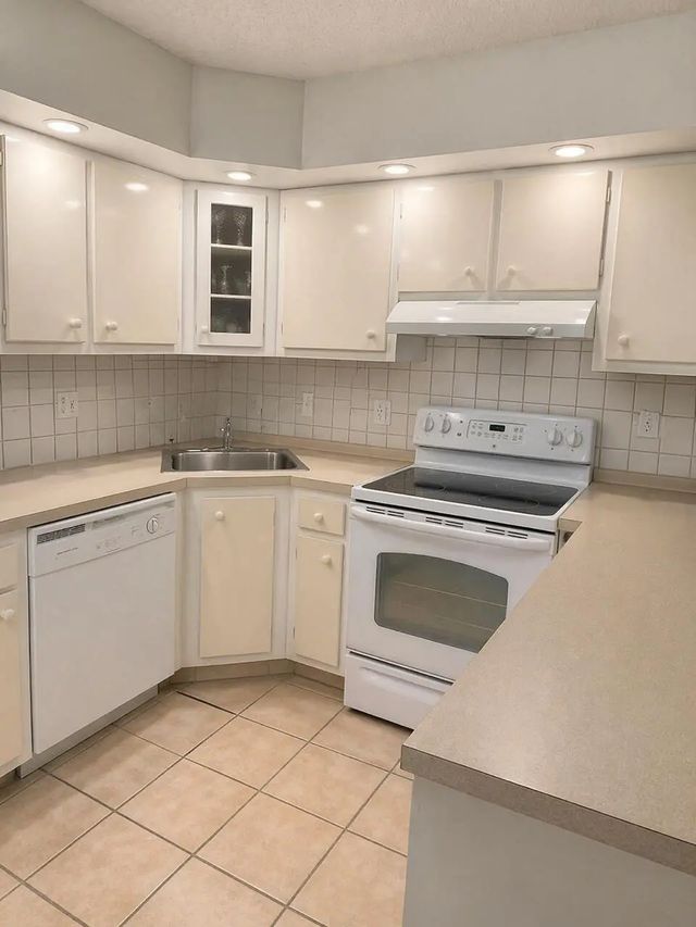 4 of 38 - 409 Pine Glen Lane #a-1, Greenacres, FL