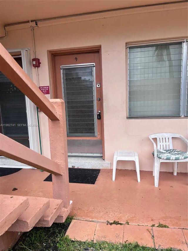 3 of 12 - 1012 Sw 11th Street #9n, Hallandale Beach, FL