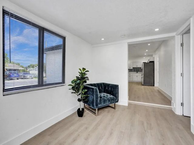 3 of 30 - 3661 Ne 8th Avenue, Oakland Park, FL