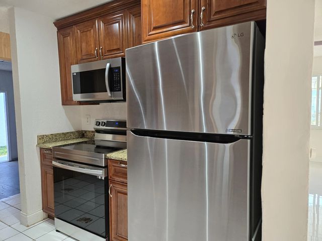 4 of 10 - 1320 Nw 82nd Avenue, Plantation, FL