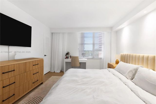 5 of 51 - 5161 Collins Avenue #410, Miami Beach, FL