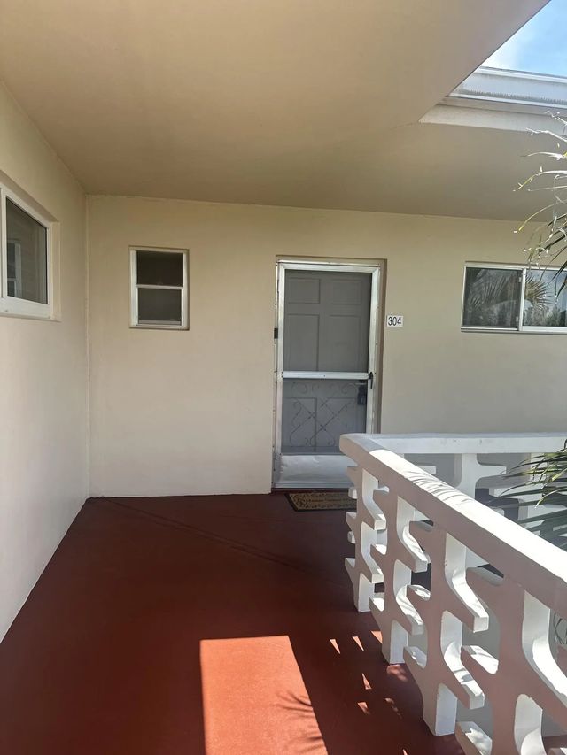 3 of 28 - 2812 S Garden Dr S #304, Lake Worth, FL