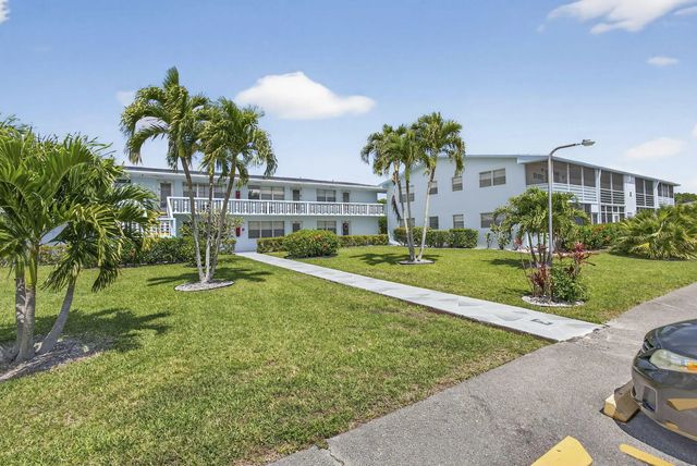 106 Camden E, West Palm Beach
