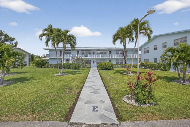 2 of 54 - 106 Camden E, West Palm Beach, FL
