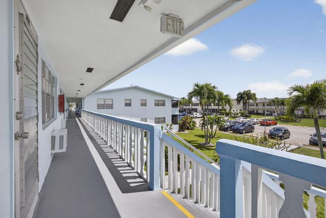 5 of 54 - 106 Camden E, West Palm Beach, FL