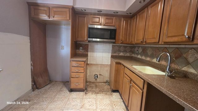 2 of 8 - 2801 Somerset Drive #101, Lauderdale Lakes, FL
