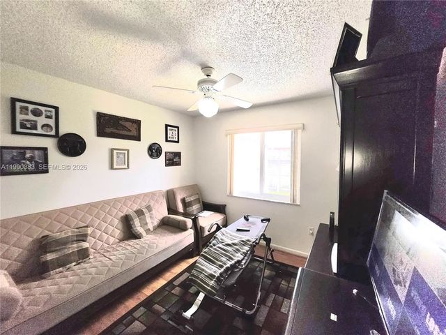 4 of 25 - 20317 Nw 33rd Avenue, Miami Gardens, FL