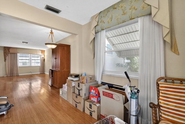 4 of 37 - 1104 W Ocean Avenue, Boynton Beach, FL