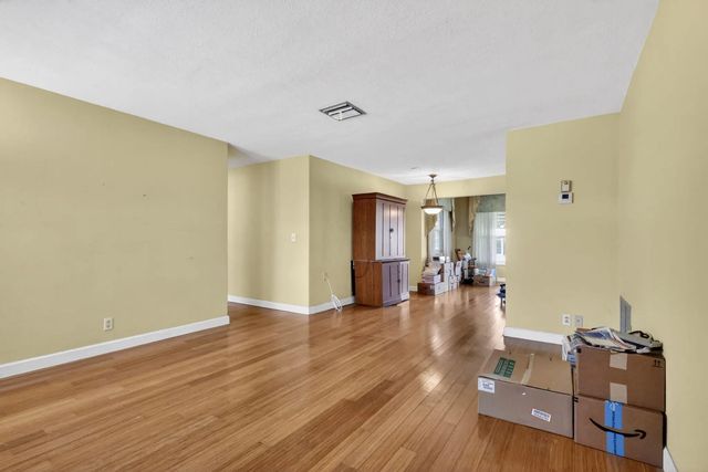 5 of 37 - 1104 W Ocean Avenue, Boynton Beach, FL