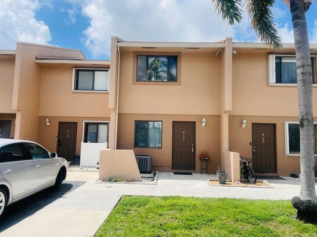 139 Sparrow Drive #2c, Royal Palm Beach