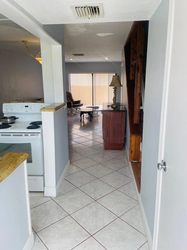 3 of 22 - 139 Sparrow Drive #2c, Royal Palm Beach, FL