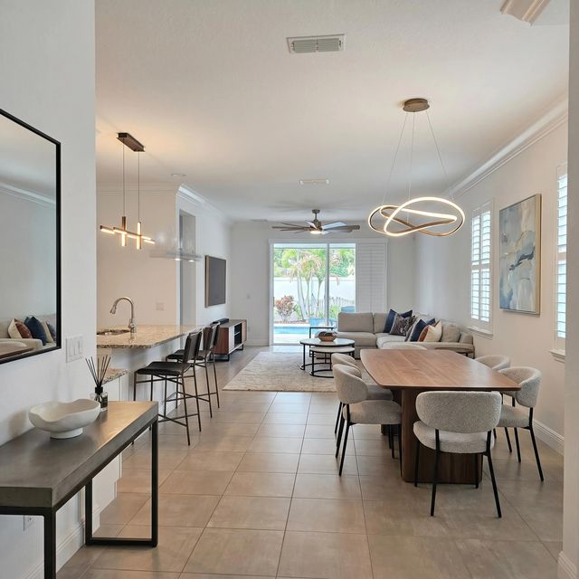 232 Se Via Visconti, Port St. Lucie