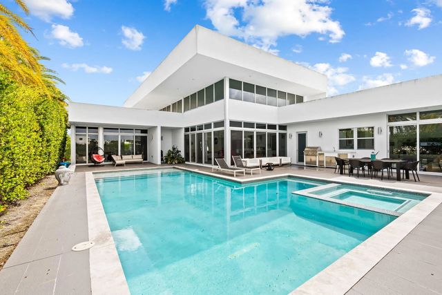 16758 Natures Way, Weston