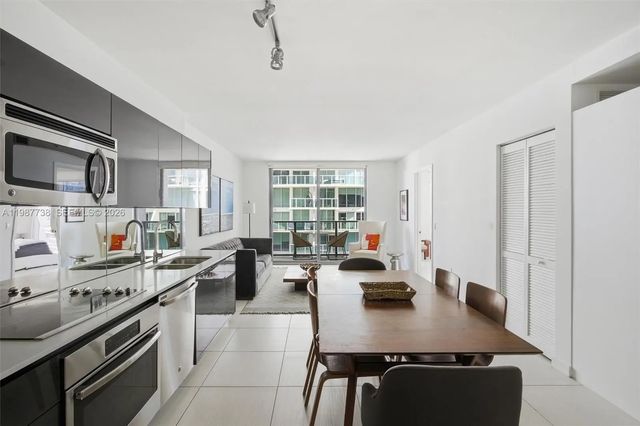 3 of 40 - 31 Se 6th Street #2504, Miami, FL