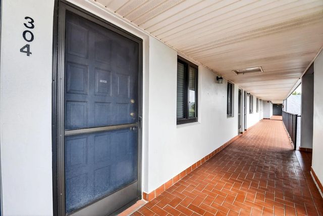 3 of 42 - 4248 Deste Court #304, Lake Worth, FL