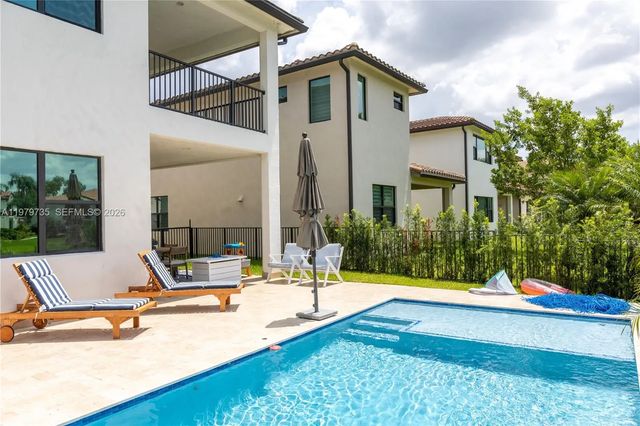 11826 Sw 13th Court, Pembroke Pines