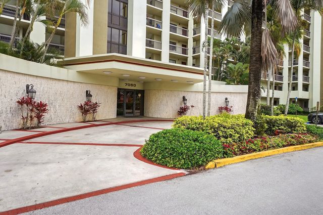 3 of 40 - 7050 Nw 44th Street #705, Lauderhill, FL