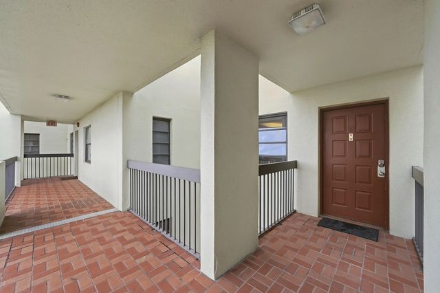 5 of 40 - 7050 Nw 44th Street #705, Lauderhill, FL
