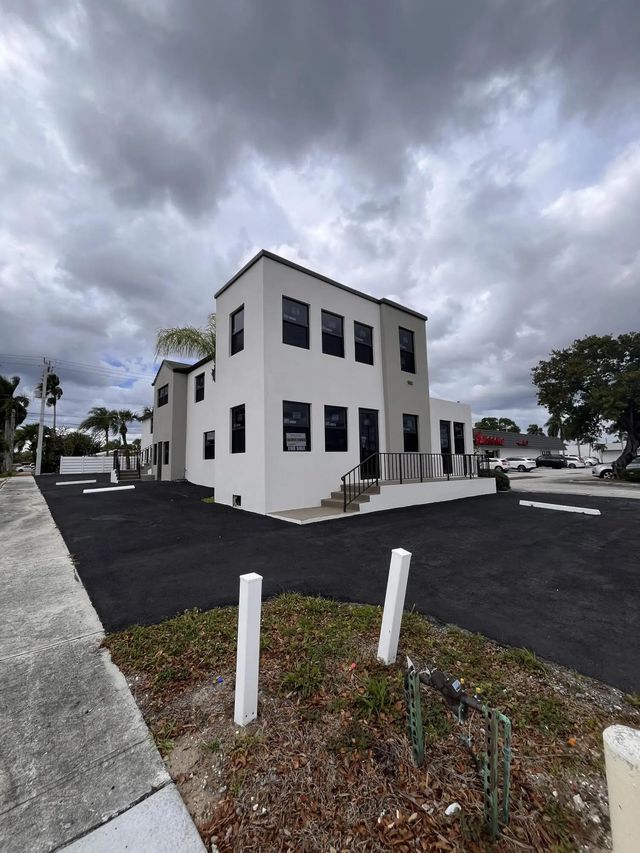 2 of 40 - 900 Us-1, Lake Park, FL