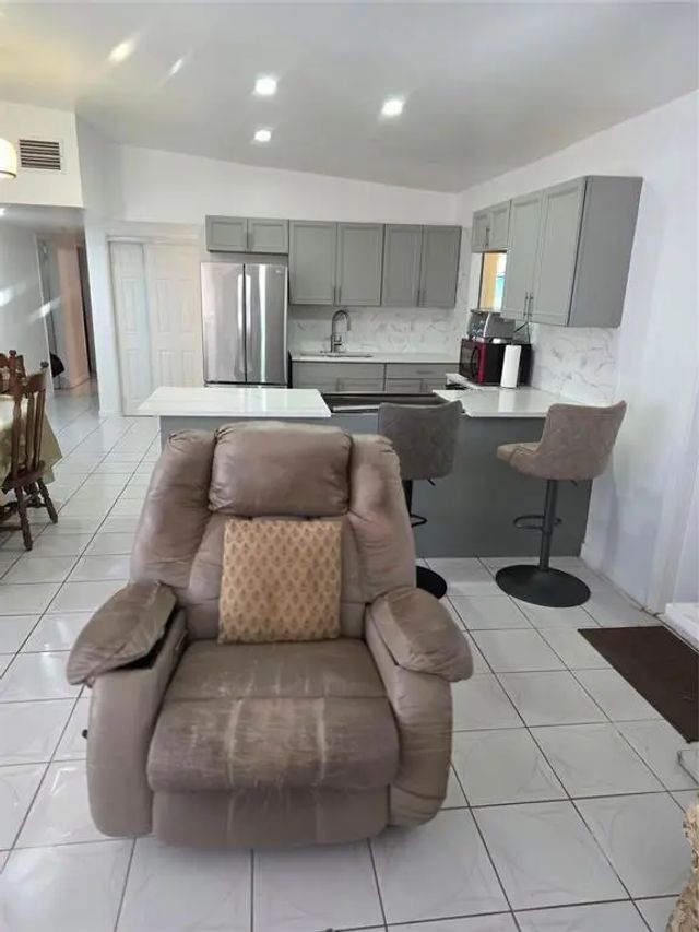 4 of 17 - 3312 Sw 15th Street, Fort Lauderdale, FL