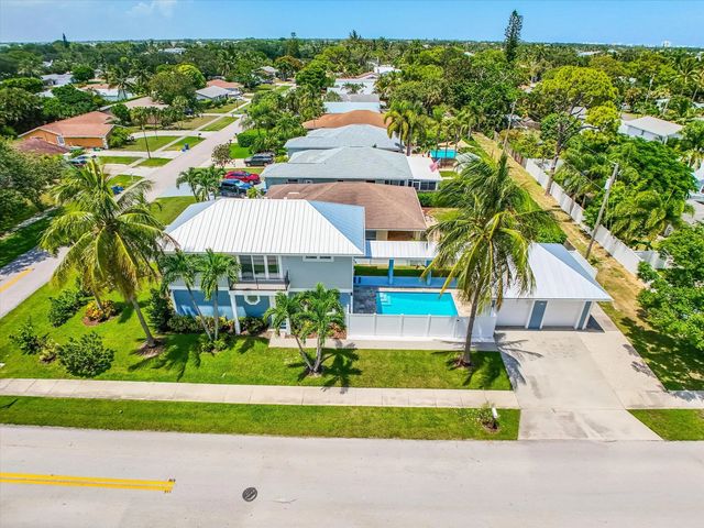 2 of 41 - 425 Hugh Street, Jupiter, FL