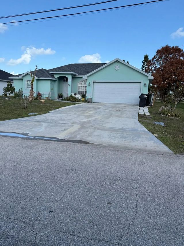2541 Se Rock Springs Drive, Port St. Lucie
