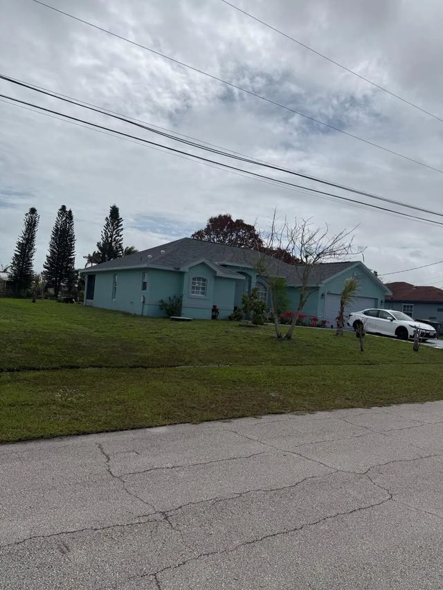 2 of 44 - 2541 Se Rock Springs Drive, Port St. Lucie, FL