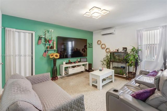 4 of 9 - 3675 Nw 5th Street, Miami, FL