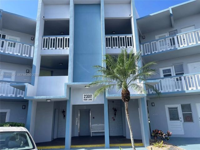 2 of 19 - 2300 Park Lane #208, Hollywood, FL