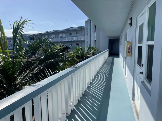 3 of 19 - 2300 Park Lane #208, Hollywood, FL