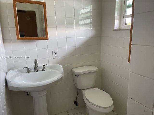 5 of 19 - 2300 Park Lane #208, Hollywood, FL