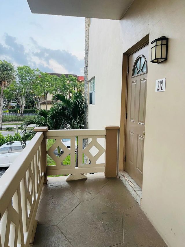 5051 W Oakland Park Boulevard W #unit E212, Lauderdale Lakes