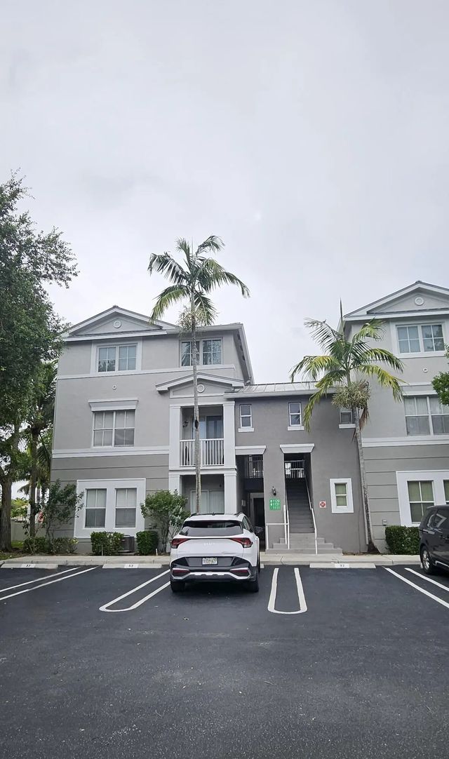 3 of 19 - 1110 E Shoma Drive E #423, Royal Palm Beach, FL