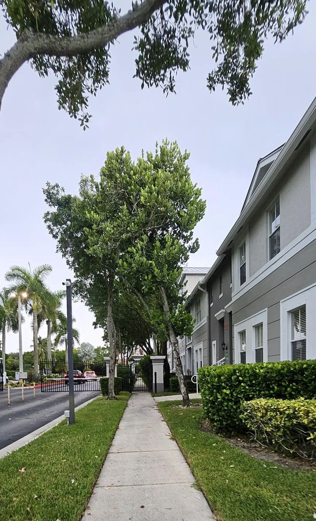 4 of 19 - 1110 E Shoma Drive E #423, Royal Palm Beach, FL