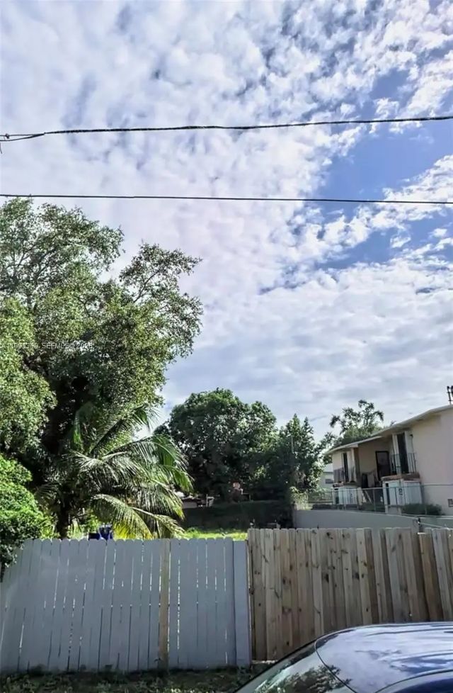 542 Sw 2nd Street, Miami