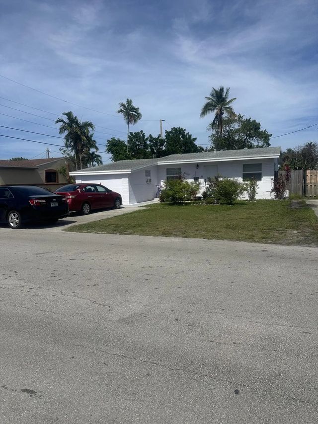 2 of 6 - 1519 S 24th Terrace, Hollywood, FL