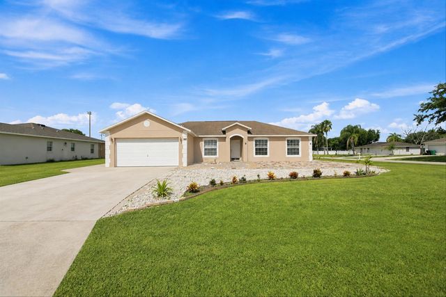 602 Sw Kenyoun Street, Port St. Lucie