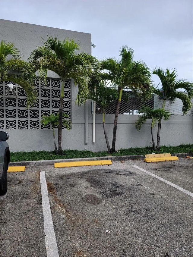 5 of 34 - 834 Nw 10th Terrace, Fort Lauderdale, FL