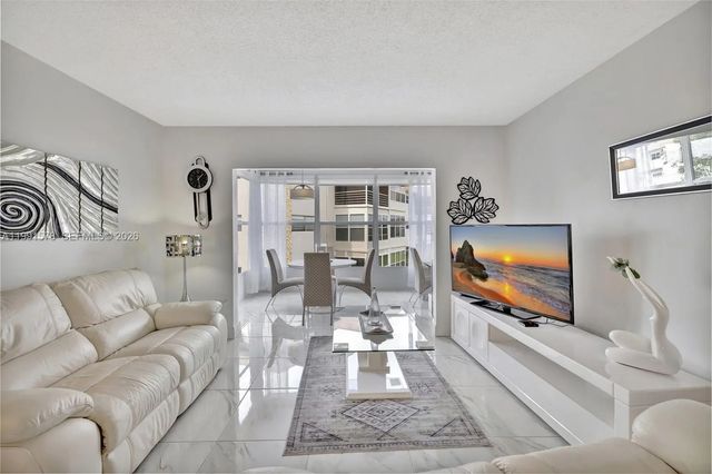 3 of 35 - 4705 Nw 35th Street #501, Lauderdale Lakes, FL