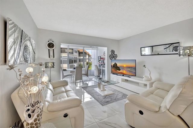 4 of 35 - 4705 Nw 35th Street #501, Lauderdale Lakes, FL