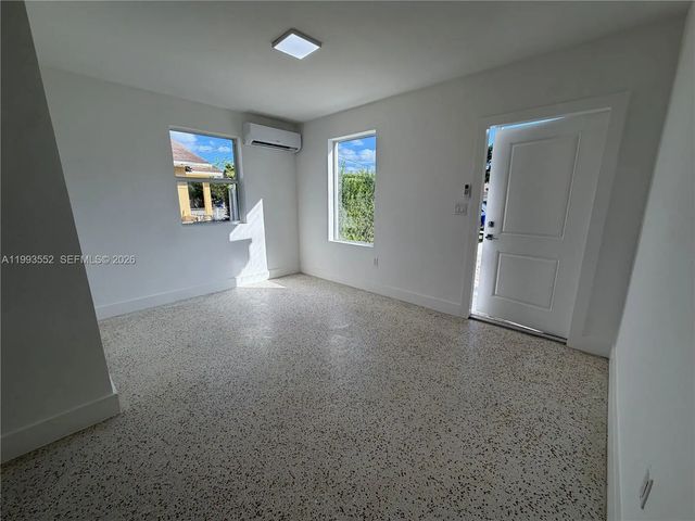 5 of 16 - 2784 Sw 31st Place, Miami, FL