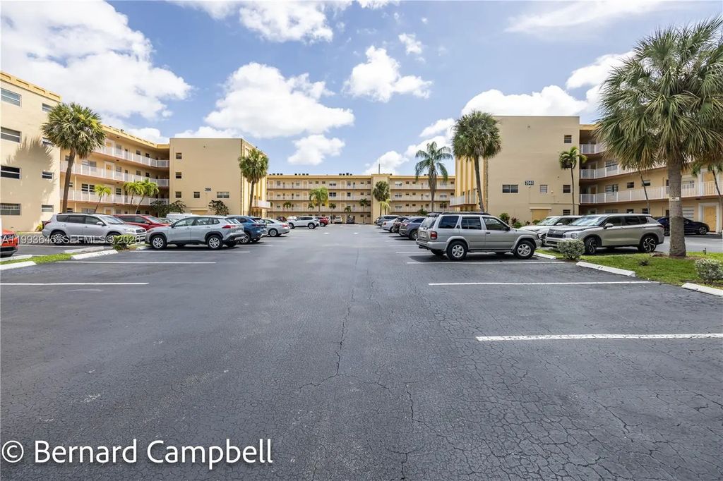 3940 Nw 42nd Avenue #417, Lauderdale Lakes
