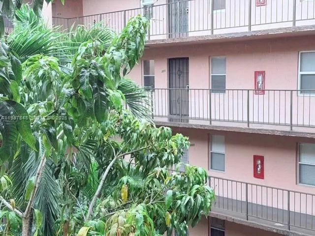 2841 Somerset Drive #305, Lauderdale Lakes