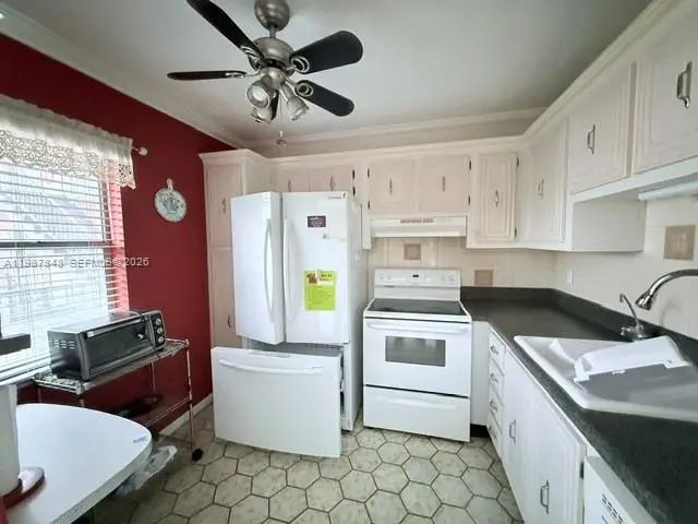 3 of 32 - 2841 Somerset Drive #305, Lauderdale Lakes, FL