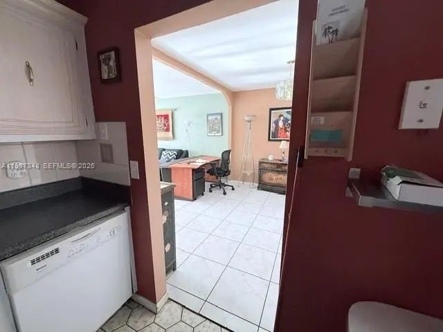 5 of 32 - 2841 Somerset Drive #305, Lauderdale Lakes, FL