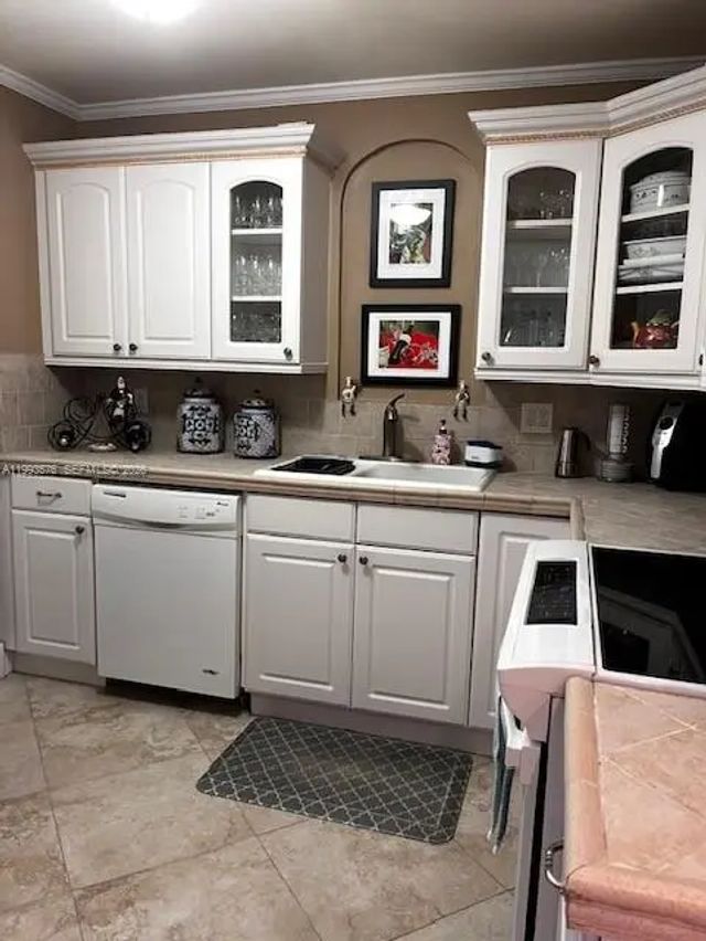4 of 14 - 1500 S Ocean Drive #9j, Hollywood, FL