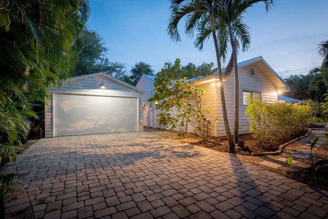 547 Sw Riverview Street, Stuart