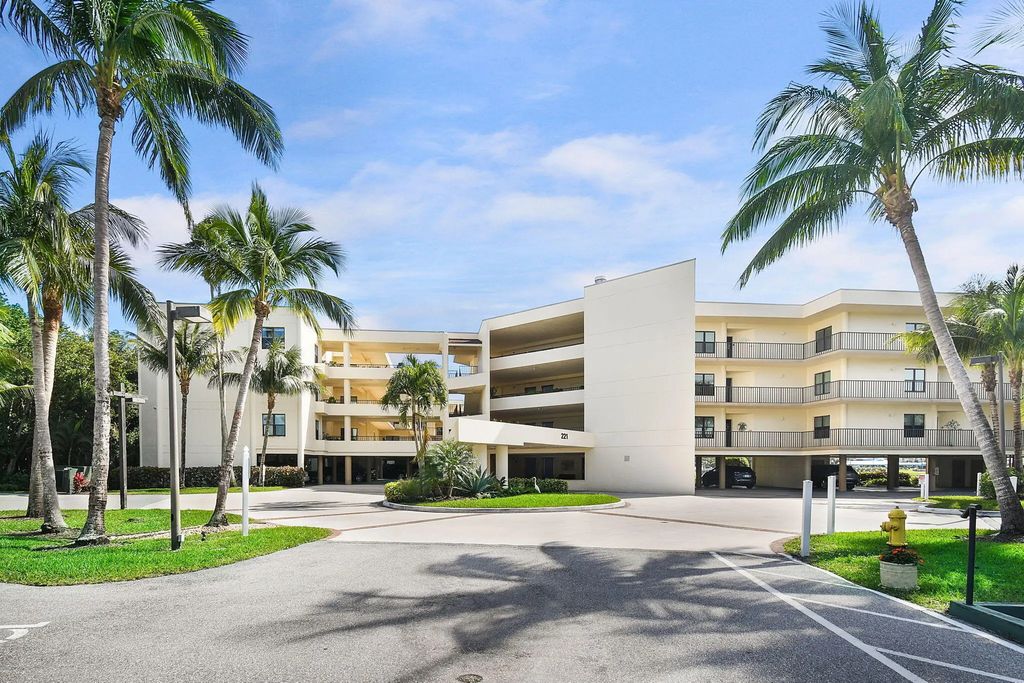 221 Ne Plantation Road #316, Hutchinson Island