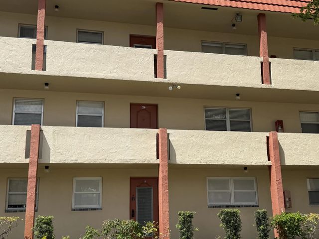 8051 Sunrise Lakes Drive N #210, Sunrise